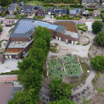 Spetterend optreden: alle Uilenspiegel kinderen gefilmd door een drone