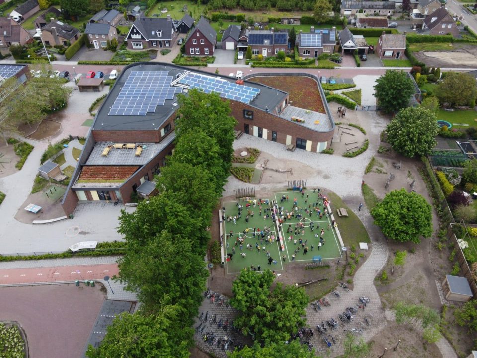 Spetterend optreden: alle Uilenspiegel kinderen gefilmd door een drone