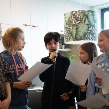 Kinderen basisschool Uilenspiegel in touw voor Oekraïne