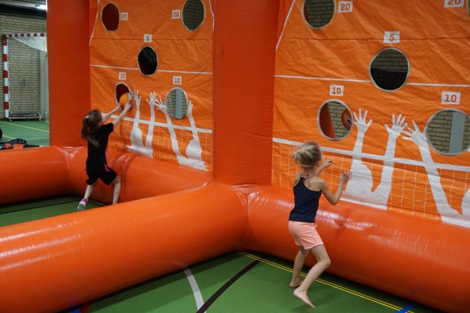 Fun en actie tijdens spectaculair volleybal parcours!