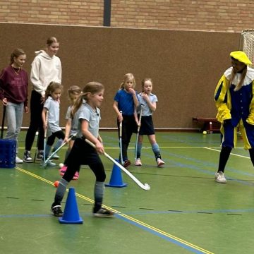 Pietentraining bij de zaaltraining van HC Boekel