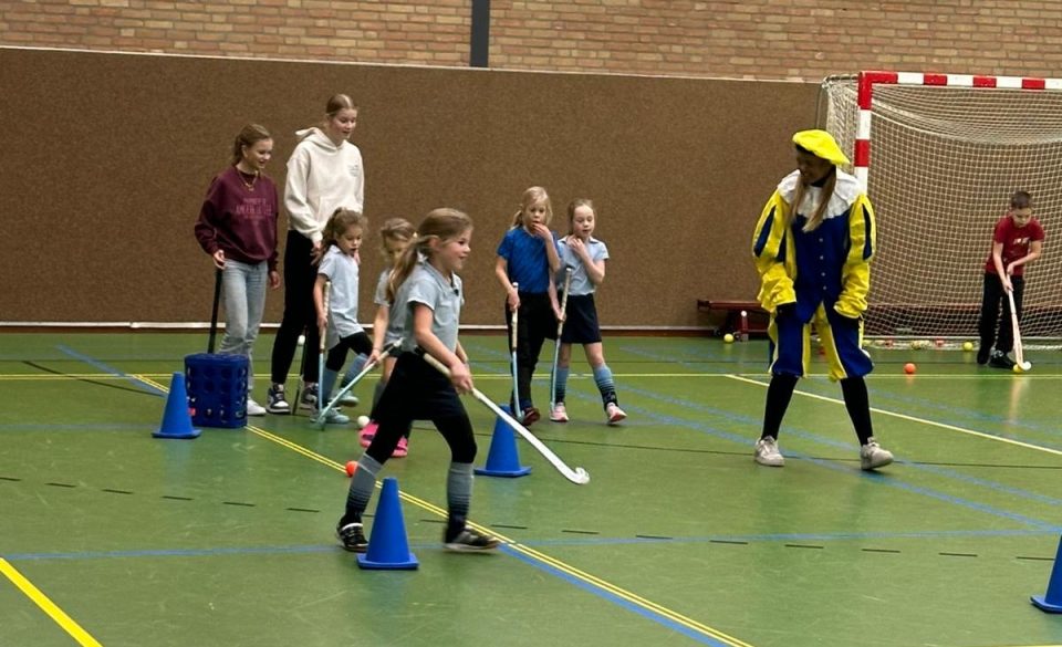 Pietentraining bij de zaaltraining van HC Boekel