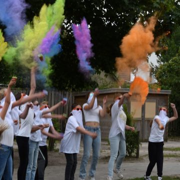 Kleurrijk afscheid groep 8 Regenboog